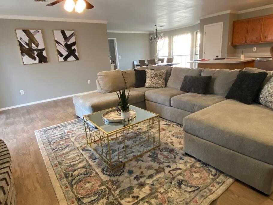 Large Modern Family Home! Soncy Bagian luar foto