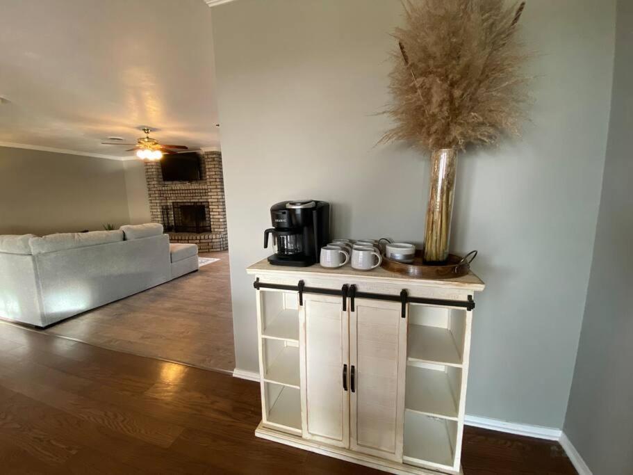 Large Modern Family Home! Soncy Bagian luar foto