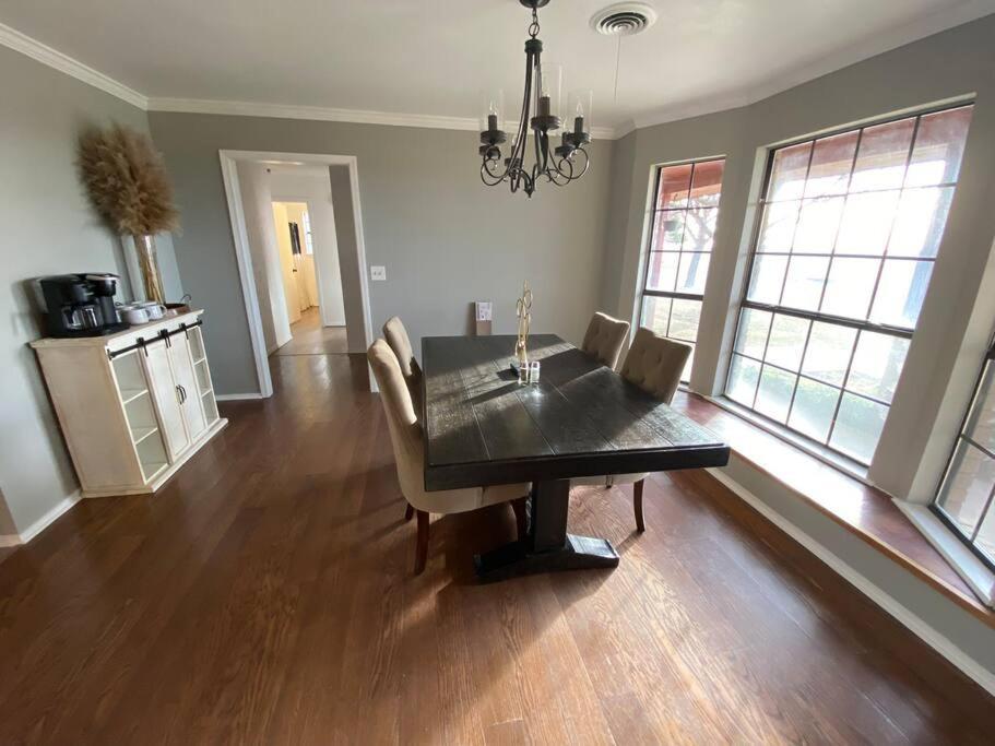 Large Modern Family Home! Soncy Bagian luar foto