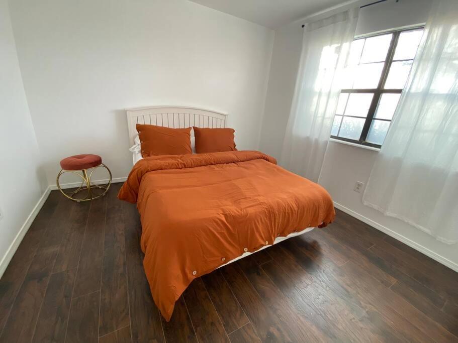 Large Modern Family Home! Soncy Bagian luar foto