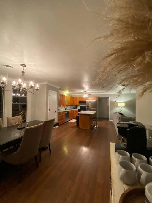 Large Modern Family Home! Soncy Bagian luar foto