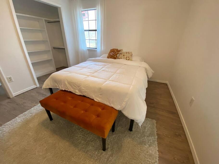 Large Modern Family Home! Soncy Bagian luar foto